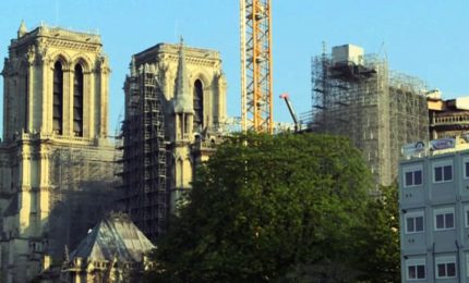 Notre Dame vista dall'esterno a due anni dal tragico incendio