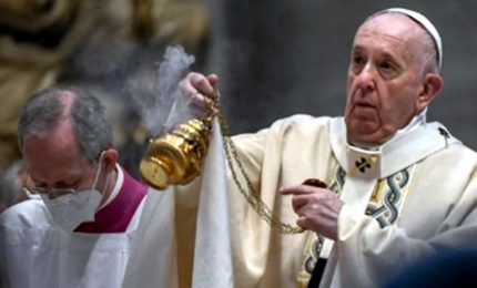 L’appello del Papa nella messa di Pasqua: “Superare ritardi nella distribuzione dei vaccini”
