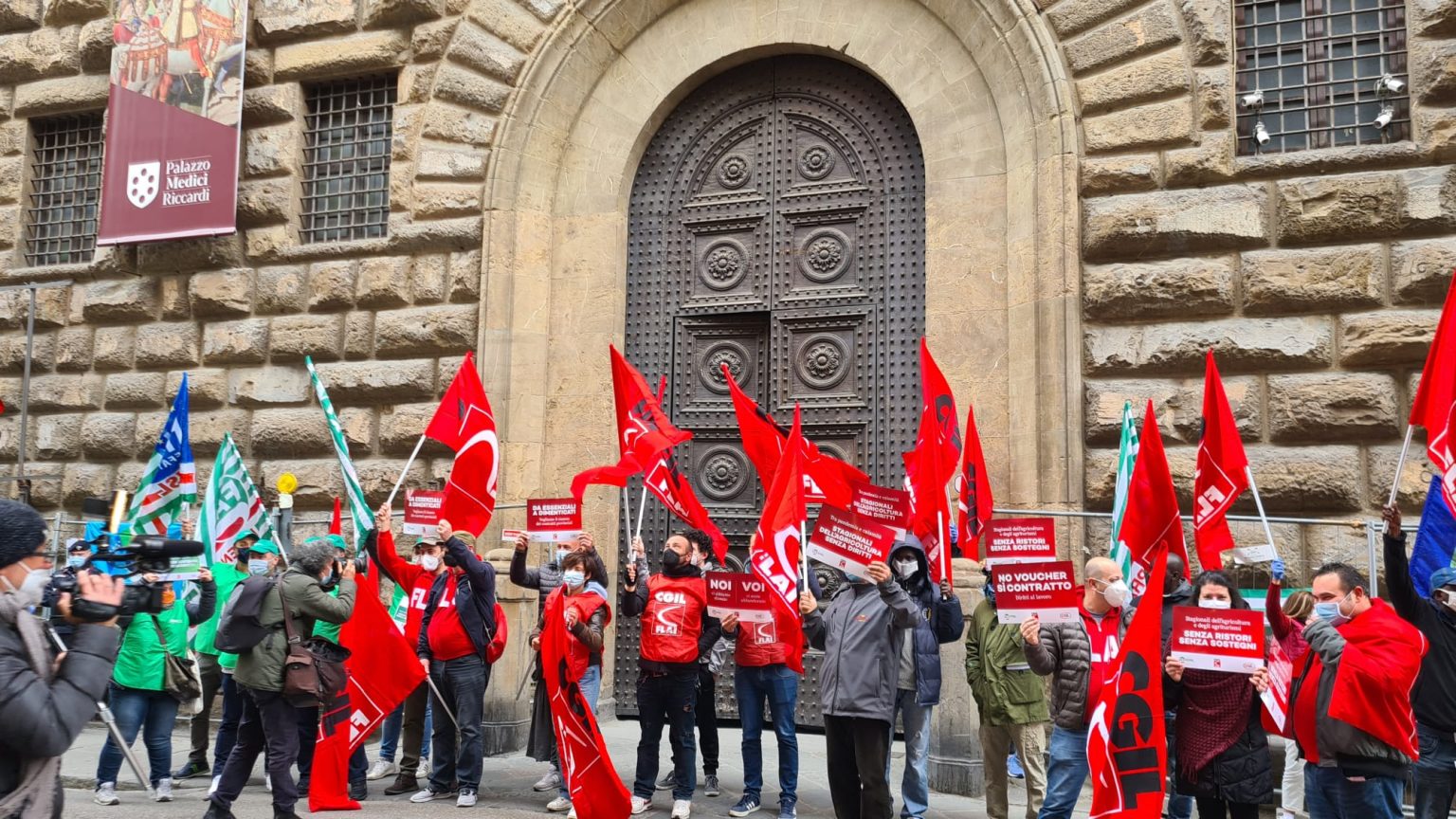 Lavoratori agricoli in sciopero il 30 aprile. Patuanelli: aiuti in prossimo dl Sostegno