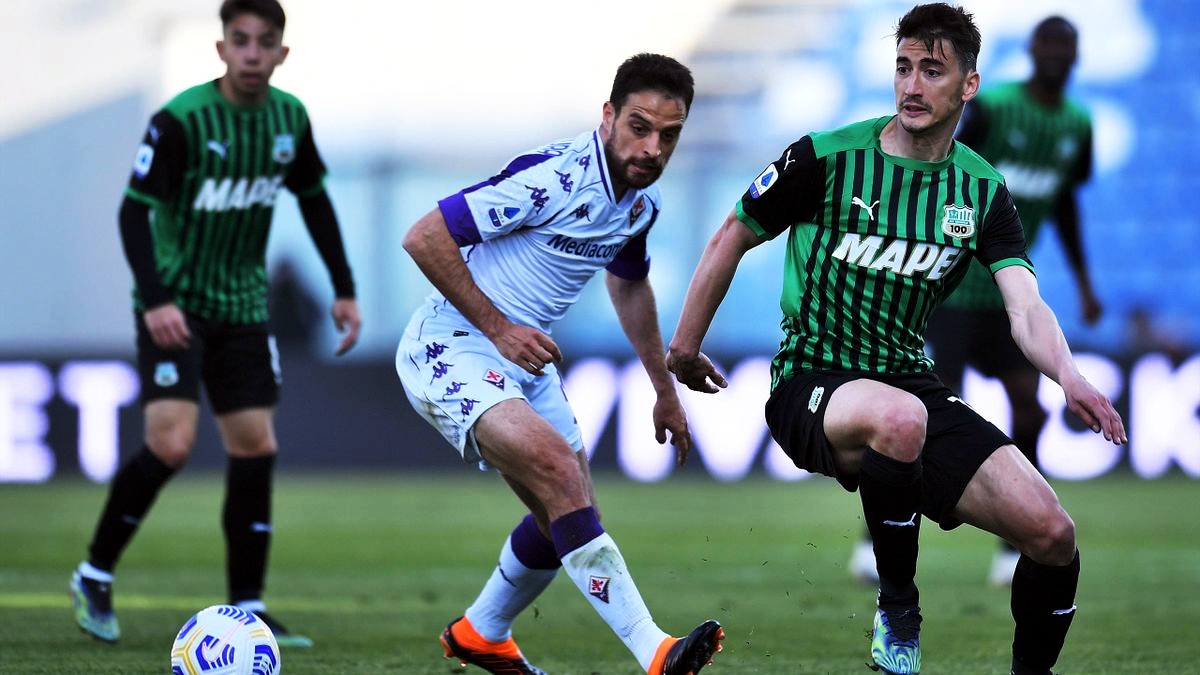 Il Sassuolo batte la Fiorentina in rimonta. Crotone verso la B