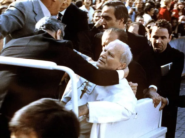 “Hanno sparato al Papa”, 40 anni fa l’attentato a Wojtyla