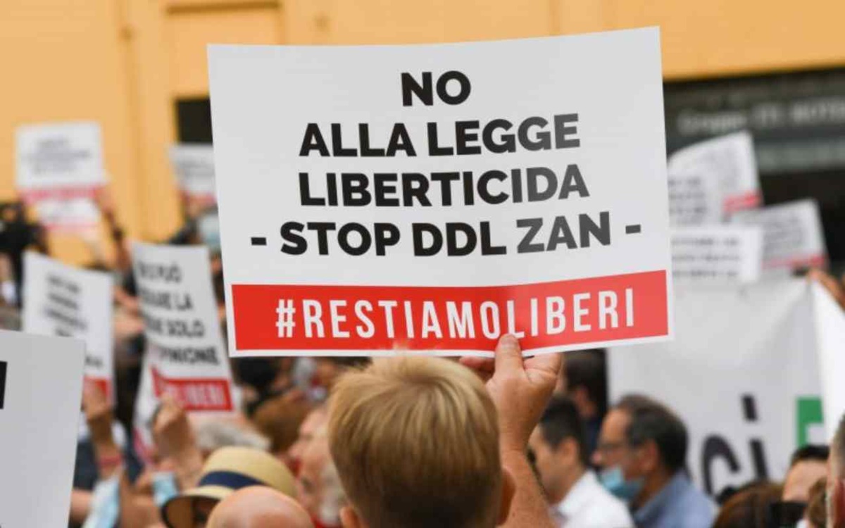 Omofobia, muro contro muro su ddl Zan. Pd-Leu-M5s: subito in aula