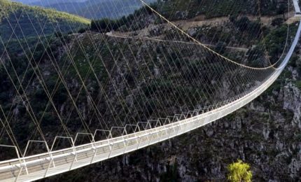 Portogallo il ponte pedonale mozzafiato più lungo del mondo