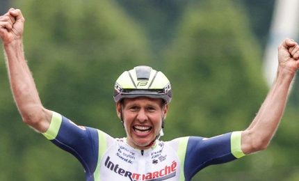 Giro d'Italia, tappa a van der Hoorn. Ganna resta in rosa