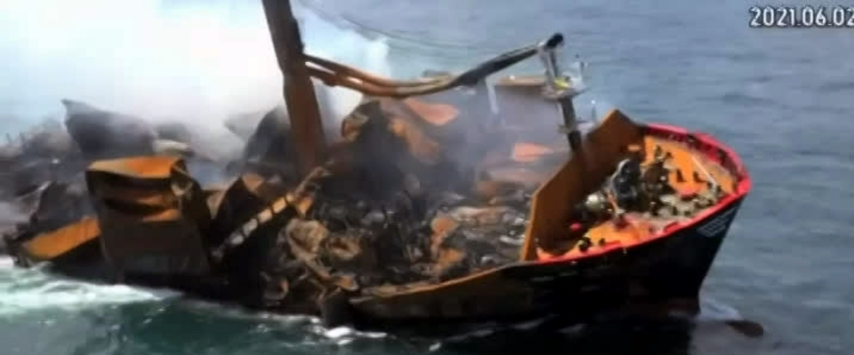 Disastro ambientale in Sri Lanka cargo a fuoco sta per affondare