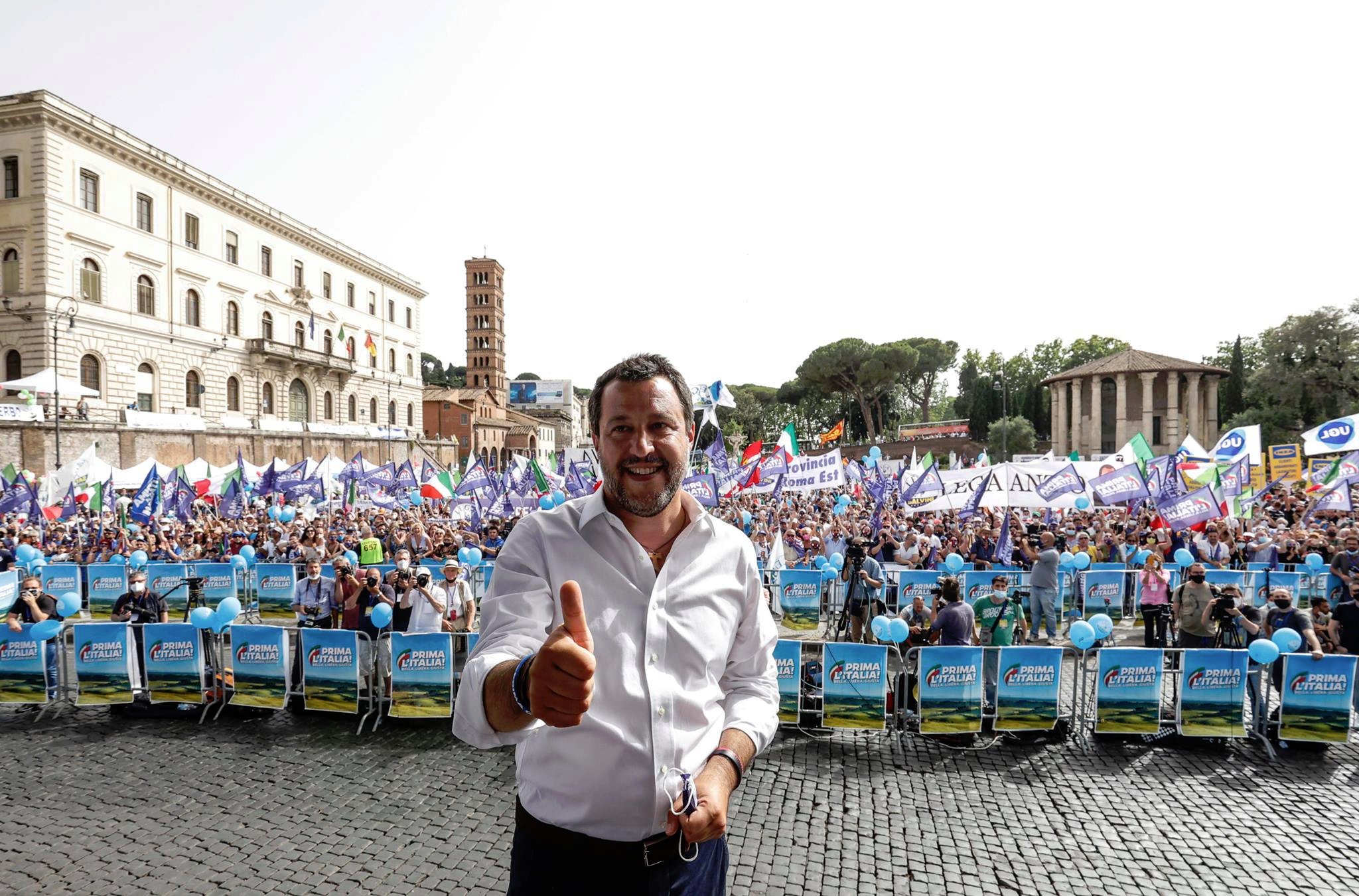 Lega in piazza, Salvini “avvisa” Anm: pronti per le firme. E rilancia unità centrodestra