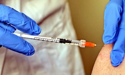 Gimbe: crollano prime dosi, 2,7 milioni over 50 da vaccinare