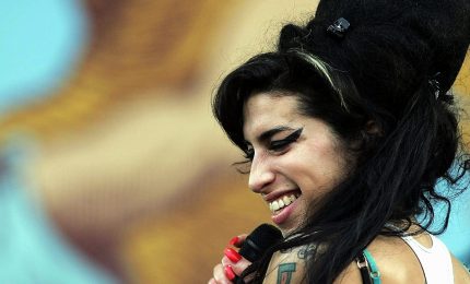 Dieci anni fa moriva Amy Winehouse, unica e complessa