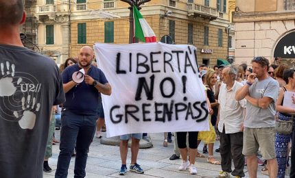 I no green pass scendono in piazza: manifestazioni in tutta Italia
