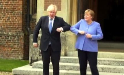 Covid, Merkel a Johnson: preoccupata per le finali di Euro2020