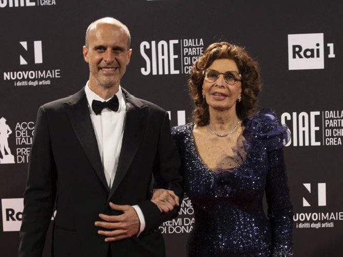 david-di-donatello-2021-tutti-i-premi-la-7-vittoria-di-sophia-loren-500