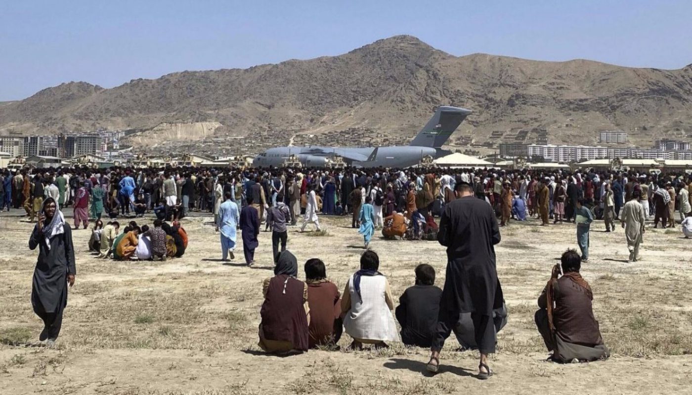 I talebani avvertono: solo stranieri possono lasciare l’Afghanistan