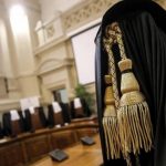 Voleva solo il suo stipendio, lui rispose con un’accetta: datore di lavoro condannato a 10 anni