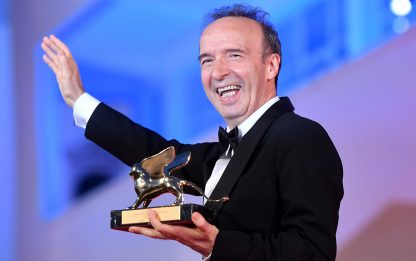 Cinema, Leone d'oro a Benigni che lo divide con la moglie Nicoletta