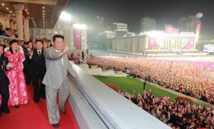 In Nordcorea parata militare notturna, riappare anche Kim Jong-un