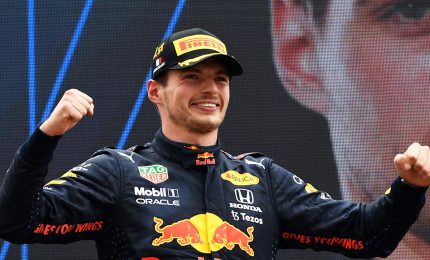 Max Verstappen domina in Bahrain, Sainz quarto e fuori Leclerc