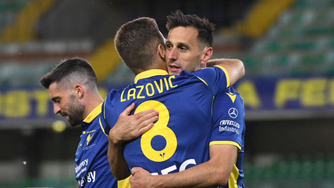 Roma battuta a Verona 3-2, Lazio pari col Cagliari 2-2