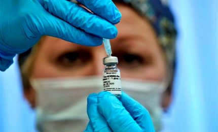 Coronavirus, Bassetti: "Variante Delta al 99%, vaccinarsi"