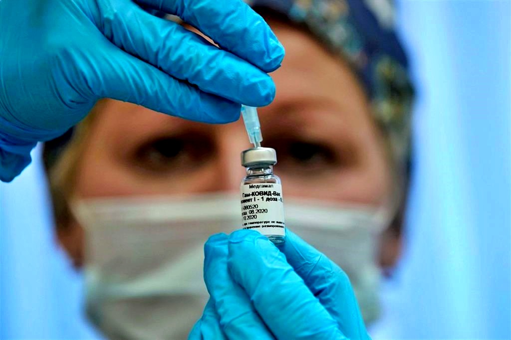 Coronavirus, Bassetti: “Variante Delta al 99%, vaccinarsi”