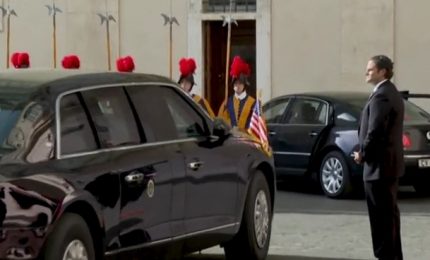 L'infinito corteo che accompagna il presidente Usa Biden a Roma