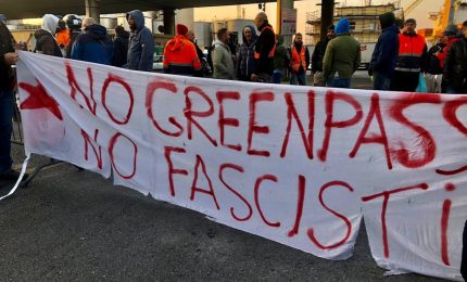 A Genova la protesta dei portuali contro il green pass
