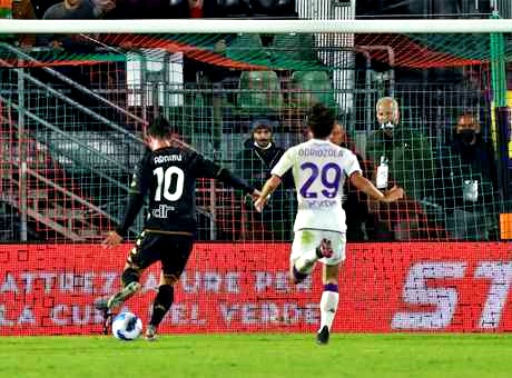 Colpo salvezza del Venezia, battuta la Fiorentina 1-0