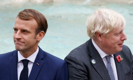 Scontro Francia-Gb: tweet Johnson fa infuriare Macron