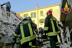 Nel Casertano crolla palazzina, una donna salvata dalle macerie