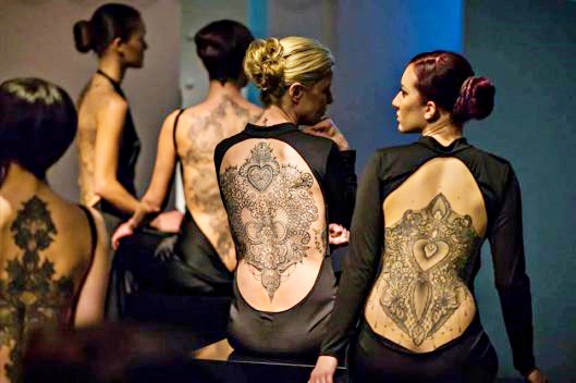 Tatuaggi e piercing in sicurezza, le regole anti-Covid