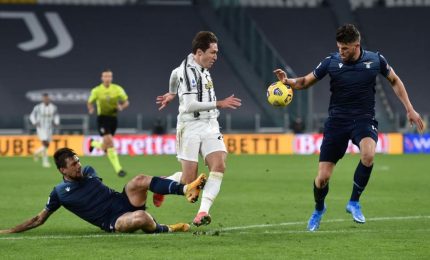 La Juve non molla: due rigori di Bonucci affondano la Lazio