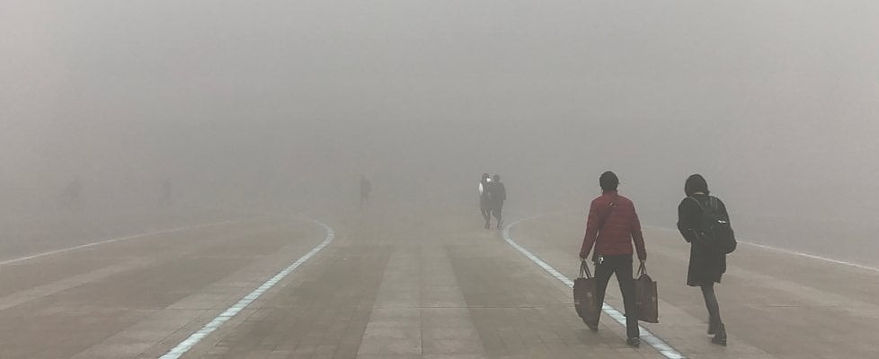 Troppo smog a Pechino, chiudono cortili delle scuole e autostrade
