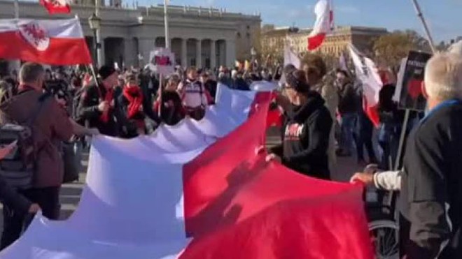 Austria, proteste a Vienna contro la stretta anti-Covid