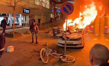 Protesta a Rotterdam contro restrizioni anti Covid, almeno due persone ferite