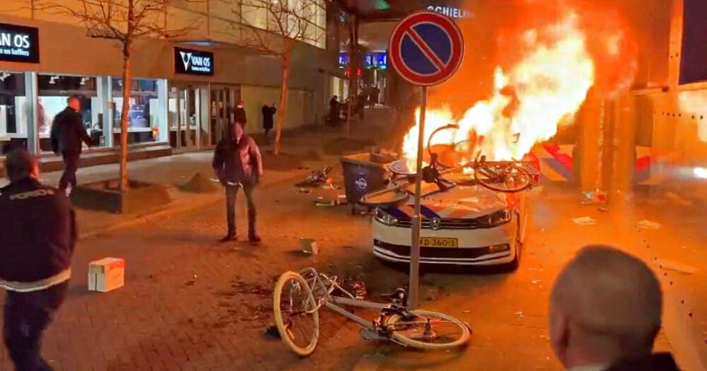 Protesta a Rotterdam contro restrizioni anti Covid, almeno due persone ferite