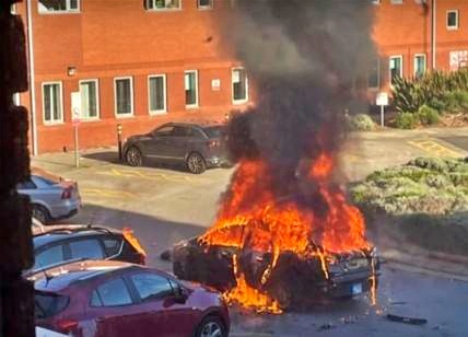 Taxi esplode davanti a ospedale a Liverpool: è atto terroristico