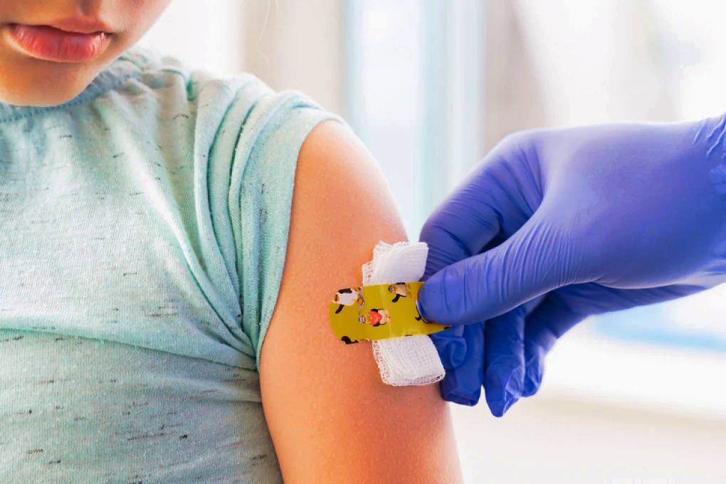 Aifa approva vaccini bivalenti per over 12