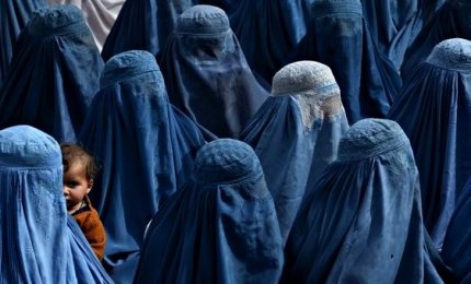 Afghanistan, niente viaggi per le donne se non scortate da parente