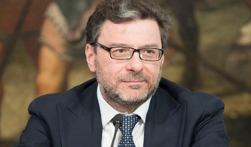 Giorgetti su Tim: Golden Power se Opa KKr, asset strategici pubblici