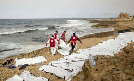 Migranti, Croce rossa recupera 28 cadaveri sulle spiagge di Tripoli