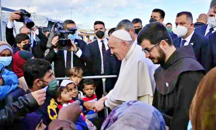 Papa tra i rifugiati di Lesbo: "Mediterraneo un freddo cimitero senza lapidi"