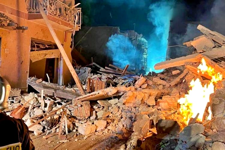 Esplode tubo metanodotto nell’Agrigentino, crolla palazzina di 4 piani