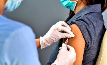 False vaccinazioni in cambio di soldi, 3 fermi a Palermo