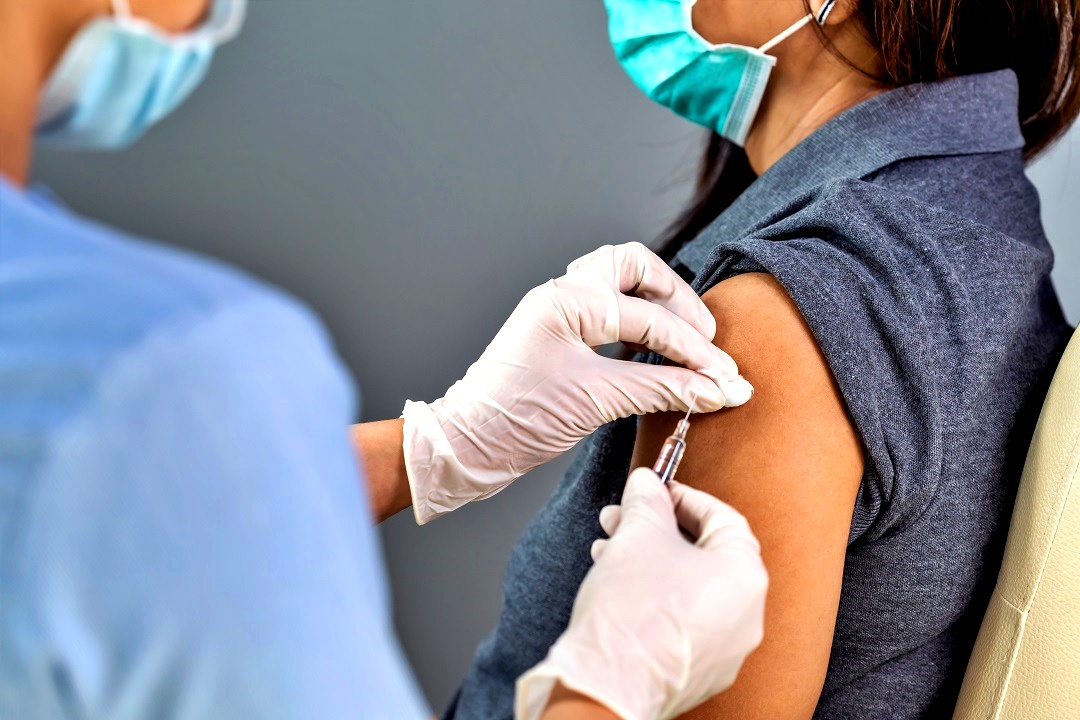 False vaccinazioni in cambio di soldi, 3 fermi a Palermo