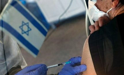 Israele approva quarta dose di vaccino per i vulnerabili