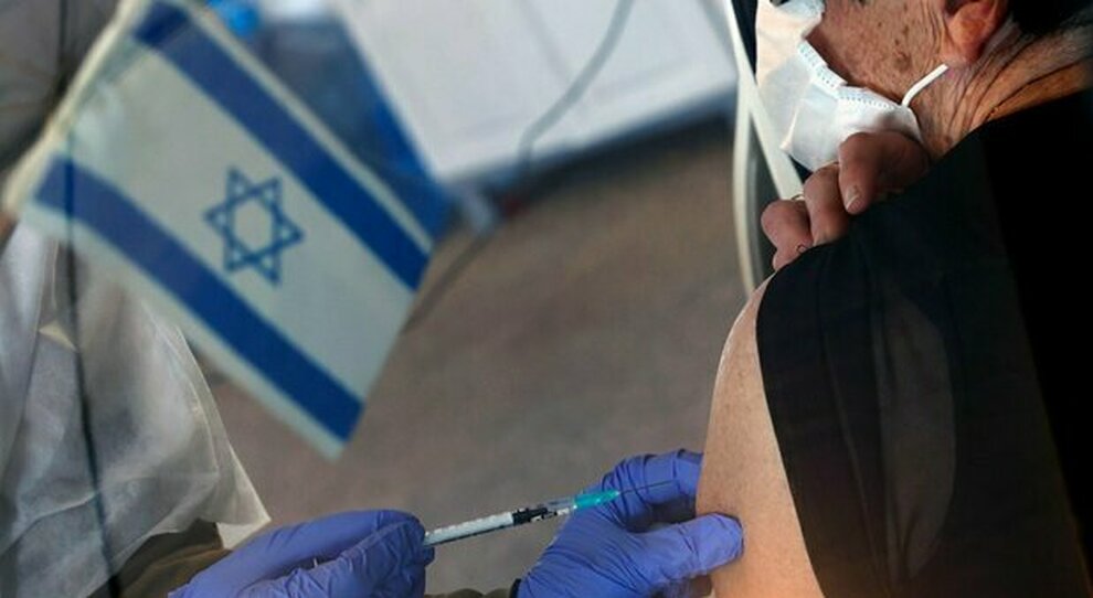 Israele approva quarta dose di vaccino per i vulnerabili
