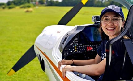 La 19enne Zara Rutherford completa giro del mondo in ultraleggero