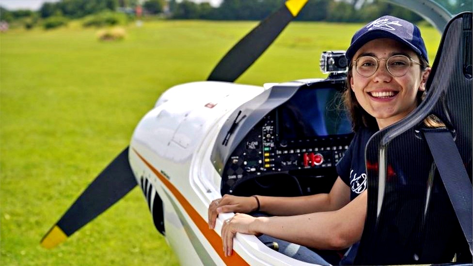 La 19enne Zara Rutherford completa giro del mondo in ultraleggero