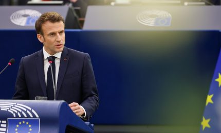 Macron su Covid-19: risposta democrazie migliore di regimi autoritari