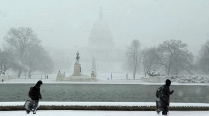 Tempesta di neve a Washington, il Campidoglio imbiancato