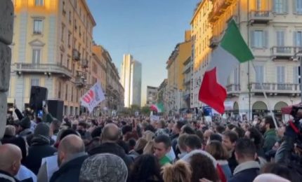 Proteste a Milano e a Roma contro green pass e obbligo vaccinale